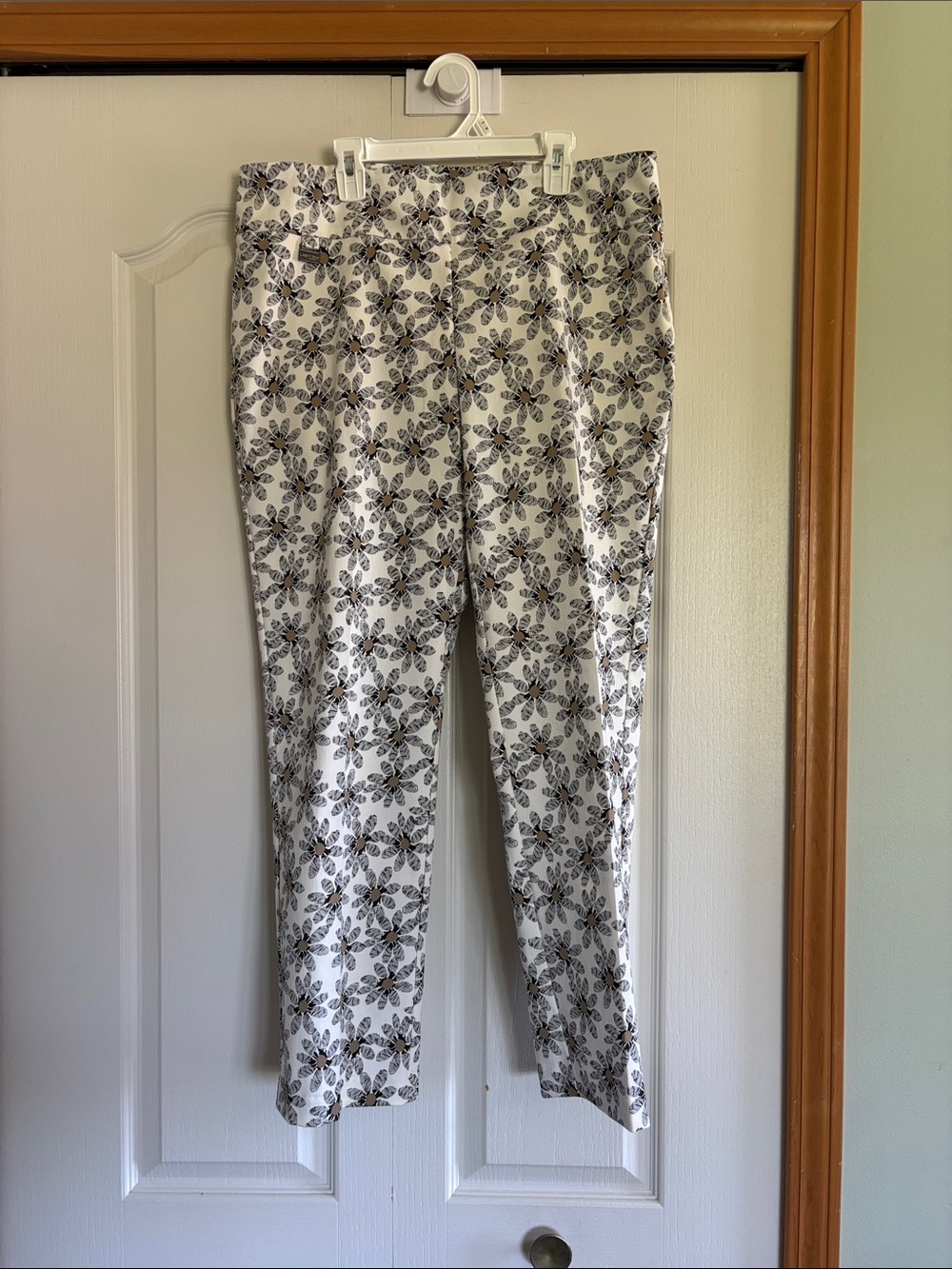 Women's White Floral-Print Stretch Pants